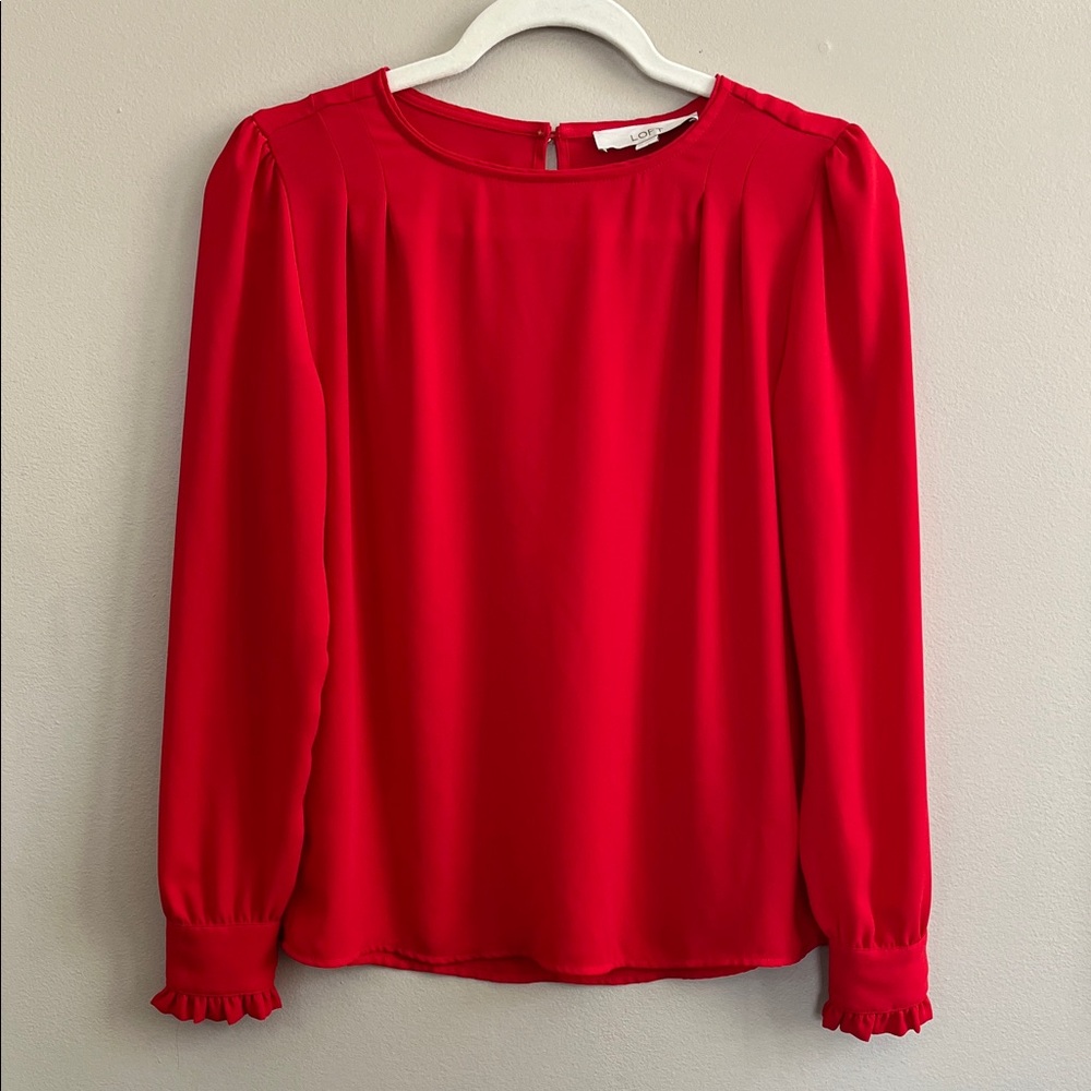 LOFT red crew neck chiffon blouse with ruffled buttoned cuffs size XS
